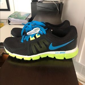 NWT Nike dual fusion running shoes